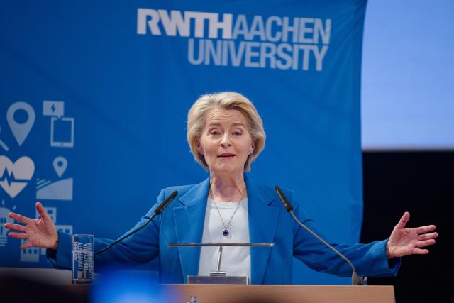 28 May 2025, North Rhine-Westphalia, Aachen: EU Commission President Ursula von der Leyen answers questions from students during a visit to RWTH Aachen University. The EU Commission President is to be awarded the Charlemagne Prize on Ascension Day. Photo: Henning Kaiser/dpa