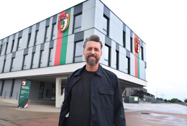 28 May 2025, Bavaria, Augsburg: Sandro Wagner, new coach of FC Augsburg, stands in front of the WWK Arena. Photo: Karl-Josef Hildenbrand/dpa - IMPORTANT NOTICE: DFL and DFB regulations prohibit any use of photographs as image sequences and/or quasi-video.