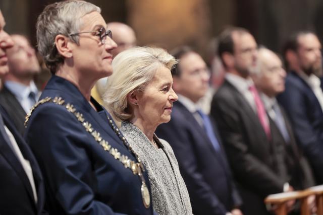 29 May 2025, North Rhine-Westphalia, Aachen: Sibylle Keupen Mayor of the City of Aachen stands next to the President of the EU Commission Ursula von der Leyen during the Pontifical Mass in the cathedral. Photo: Thomas Banneyer/dpa