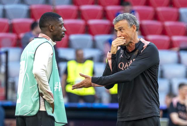30 May 2025, Bavaria, Munich: Paris Saint-Germain coach Luis Enrique (R) talks with Ousmane Dembele during a training session, ahead of Saturday's UEFA Champions League final soccer match against Inter Milan. Photo: Peter Kneffel/dpa