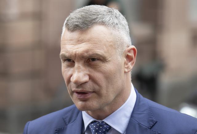 01 June 2025, Hesse, Frankfurt/Main: Vitali Klitschko, Mayor of Kiev, arrives at the award ceremony for the Franz Werfel Human Rights Prize 2025 at St. Paul's Church in Frankfurt. Photo: Boris Roessler/dpa