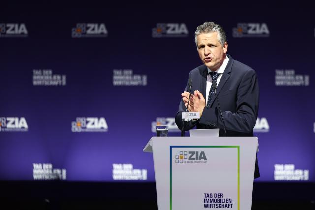 04 June 2025, Berlin: Thorsten Frei, Head of the German Chancellery and Minister for Special Tasks, speaks at the Real Estate Industry Day in the Friedrichstadt-Palast. Photo: Hannes P. Albert/dpa