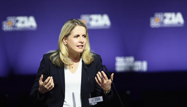04 June 2025, Berlin: Verena Hubertz, German Minister for Housing, Urban Development and Construction, speaks at the Real Estate Industry Day in the Friedrichstadt-Palast. Photo: Hannes P. Albert/dpa