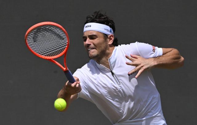 14 June 2025, Baden-Württemberg, Stuttgart: US tennis player Taylor Fritz in action against Canadian tennis player Felix Auger-Aliassime during their men's singles semi final match of the Stuttgart Open tennis tournament. Photo: Marijan Murat/dpa