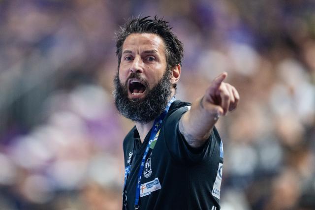 14 June 2025, North Rhine-Westphalia, Cologne: SC Magdeburg head coach Bennet Wiegert gestures on the touchline during the Handball Champions League semifinal between Barcelona and Magdeburg at the Final Four in Lanxess Arena. Photo: Marius Becker/dpa