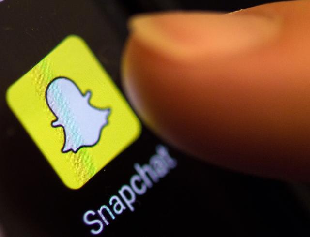 FILED - 11 May 2016, Baden-Württemberg, Freiburg: The Snapchat icon can be seen on the display of a Samsung S5 smartphone. Photo: Patrick Seeger/dpa