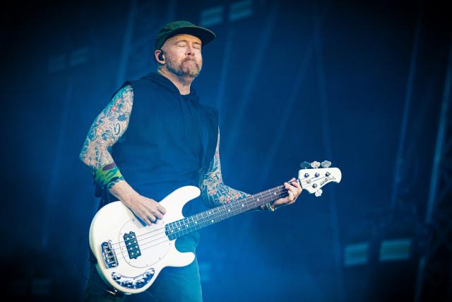 16 June 2025, Lower Saxony, Hanover: Dave Farrell of Linkin Park performs on stage in the Heinz-von-Heiden-Arena during the "From Zero World Tour 2025". Photo: Moritz Frankenberg/dpa