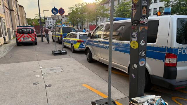 17 June 2025, Lower Saxony, Osnabrück: Police emergency vehicles and an ambulance are seen at the scene of an assault where a 52-year-old man was seriously injured while dealing drugs. According to police, two men allegedly attacked him with weapons. Photo: Nord-West-Media TV/dpa - ACHTUNG: Person(en) wurde(n) aus rechtlichen Gründen gepixelt