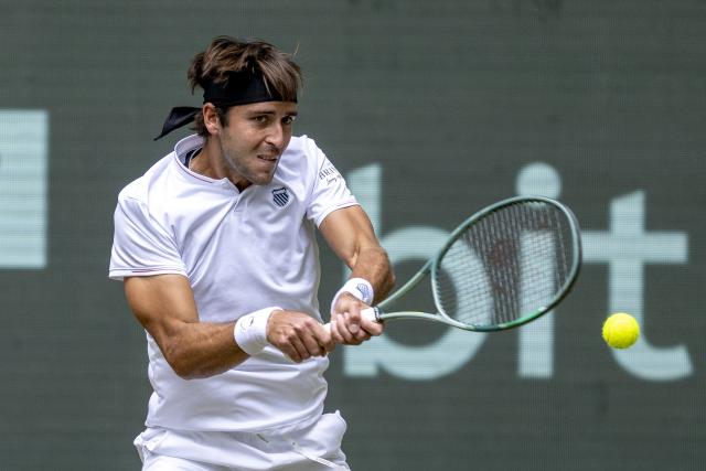 19 June 2025, North Rhine-Westphalia, Halle (westfalen): Argentine tennis player Tomas Martin Etcheverry in action against Russia's Andrey Rublev during their men's singles round of 16 match at the Terra Wortmann Open. Photo: David Inderlied/dpa