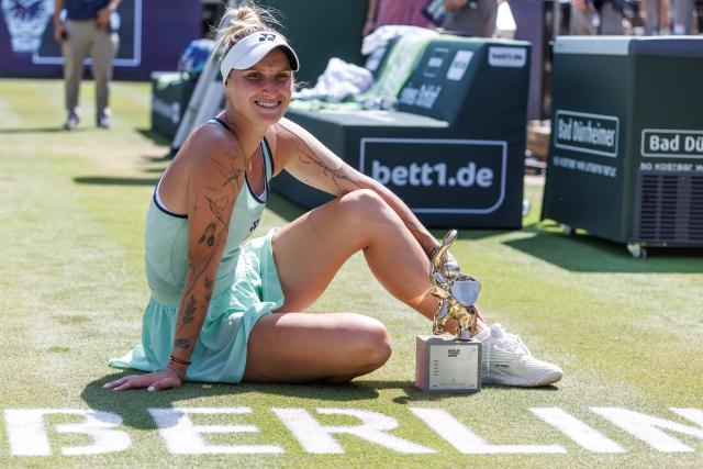 22 June 2025, Berlin: Czech tennis player Marketa Vondrousova celebrates with the trophy at the award ceremony after defeating China's Wang Xinyu during their women's singles final match of the Berlin Open tennis tournament at Steffi Graf Stadium. Photo: Andreas Gora/dpa