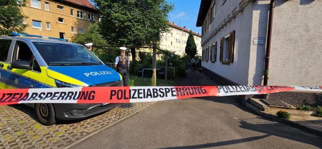 01 July 2025, Baden-Württemberg, Stuttgart: Police officers are deployed near a restaurant. According to information from security circles, the police shot a man after an altercation. Photo: Andreas Rosar/dpa