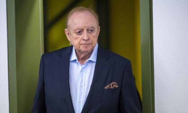 01 July 2025, Bavaria, Munich: German Chef Alfons Schuhbeck is standing in the courtroom of Munich Regional Court. Schuhbeck is being tried on charges of subsidy fraud. Photo: Peter Kneffel/dpa