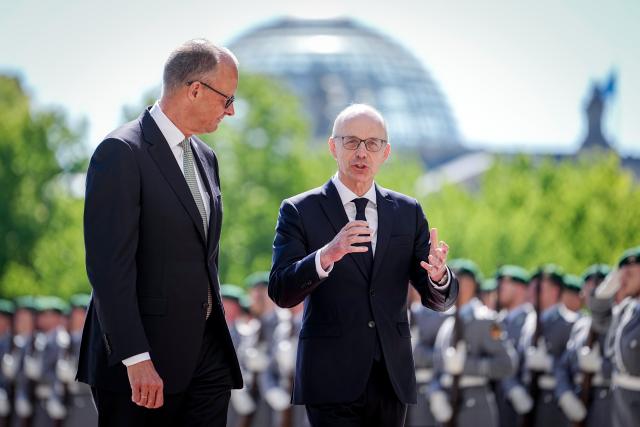 01 July 2025, Berlin: German Chancellor Friedrich Merz (L) welcomes Luxembourg's Prime Minister Luc Frieden, with military honors in front of the German Chancellery in Berlin. Photo: Kay Nietfeld/dpa