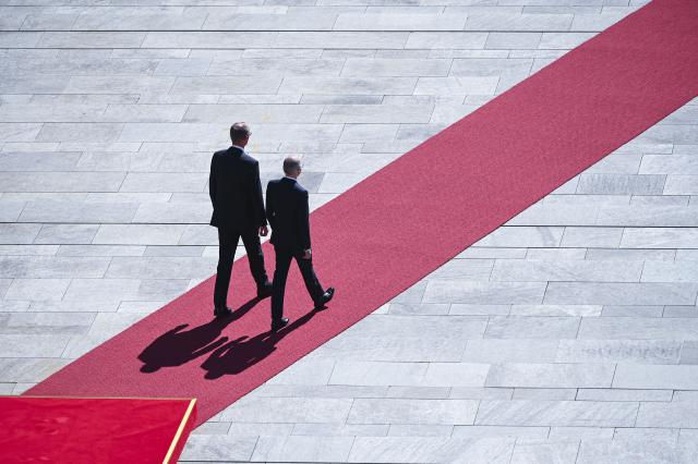 01 July 2025, Berlin: German Chancellor Friedrich Merz (L) welcomes Luxembourg's Prime Minister Luc Frieden, with military honors in front of the German Chancellery in Berlin. Photo: Katharina Kausche/dpa