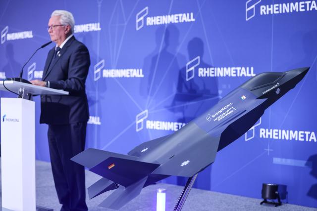 01 July 2025, North Rhine-Westphalia, Weeze: Armin Papperger, CEO of the Rheinmetall armaments group, speaks behind a model of the F35 fighter jet at the Rheinmetall Aviation Service GmbH plant in Weeze during the Prime Minister's visit. Rheinmetall is building a factory for military aircraft construction on an area of around 60,000 square meters. Fuselage center sections for the F-35 fighter jet are to be manufactured there from summer 2025. Photo: Oliver Berg/dpa