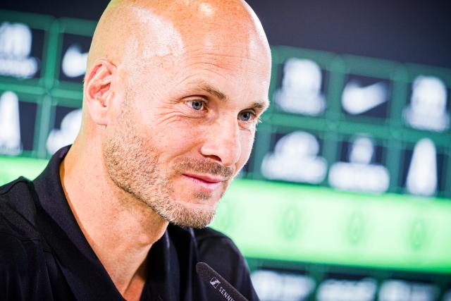 01 July 2025, Lower Saxony, Wolfsburg: VfL Wolfsburg new coach Paul Simonis reacts during the German Bundesliga team's press conference at the Volkswagen Arena. Photo: Moritz Frankenberg/dpa