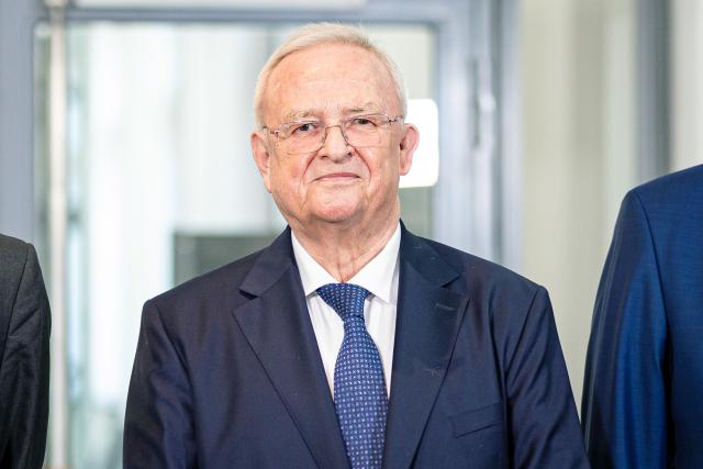 FILED - 03 September 2024, Lower Saxony, Braunschweig: Former Chairman of the Board of Management of Volkswagen AG Martin Winterkorn makes a press statement at Braunschweig Regional Court. Photo: Moritz Frankenberg/dpa
