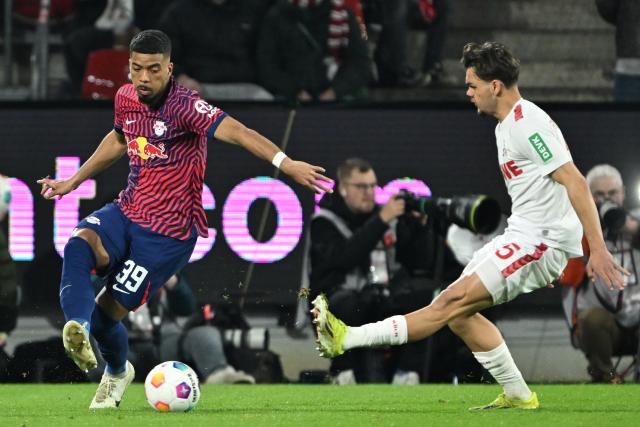 FILED - 15 March 2024, North Rhine-Westphalia, Cologne: Leipzig's Benjamin Henrichs (L) and Cologne's Max Finkgraefe battle for the ball during the German Bundesliga soccer match between 1. FC Cologne and RB Leipzig at RheinEnergieStadion. RB Leipzig have signed Finkgraefe from Cologne, the Bundesliga club said in a statement on Thursday. Photo: Federico Gambarini/dpa - IMPORTANT NOTICE: DFL and DFB regulations prohibit any use of photographs as image sequences and/or quasi-video.