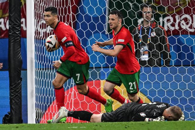FILED - 18 June 2024, Saxony, Leipzig: Portugal's Cristiano Ronaldo and Diogo Jota celebrate their side's first goal during the Euro 2024 Group F soccer match between Portugal and Czech at Leipzig Stadium. Portugal superstar Cristiano Ronaldo wrote a heartfelt message after the death of team-mate Diogo Jota in a car crash on Thursday. Photo: Hendrik Schmidt/dpa