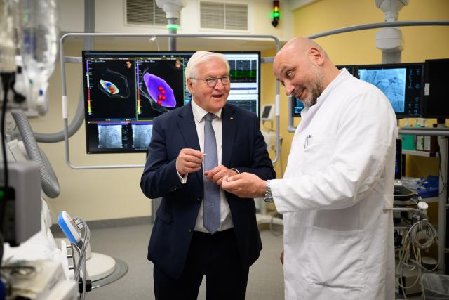 03 July 2025, Brandenburg, Neuruppin: German President Frank-Walter Steinmeier (L) visits Brandenburg Medical School and Ruppin Brandenburg University Hospital and is shown a stent to keep vessels open by Guram Imnadze (R), Head of Rhythmology, in an operating theater at the Cardiology Clinic. German President Steinmeier has moved his official residence to Neuruppin for three days as part of the This is the 16th time that "Local Time Germany" has taken place, during which the German head of state spends three days in a small town away from the big cities to gather information and talk to citizens. Photo: Bernd von Jutrczenka/dpa