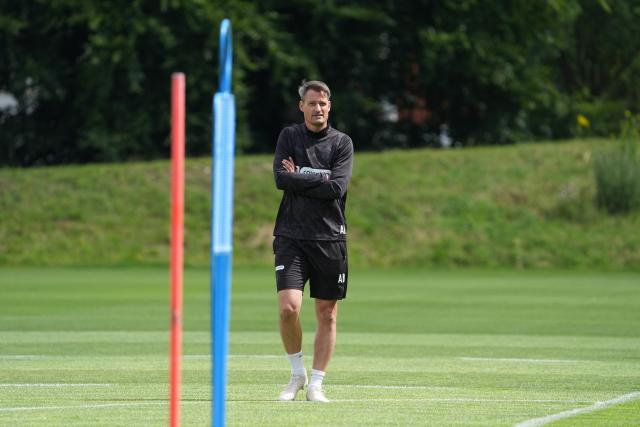 03 July 2025, Hamburg: St. Pauli coach Alexander Blessin leads the team's training session at Kollaustrasse training center. Photo: Marcus Brandt/dpa