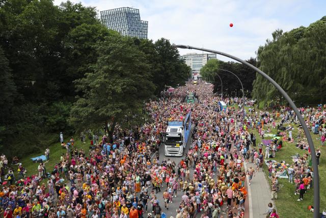 05 July 2025, Hamburg: Participants of the 27th Schlagermove parade through the St. Pauli district. The Schlagermove is a large, annual street parade and festival in Hamburg, Germany, celebrating Schlager music, a genre of German pop music. Photo: Christian Charisius/dpa