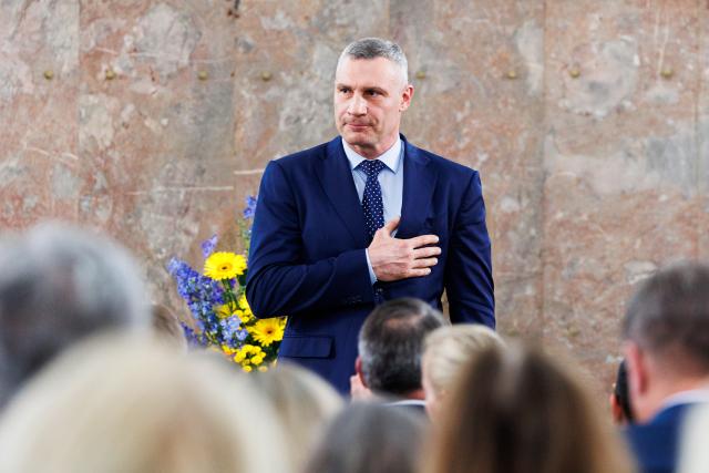 FILED - 01 June 2025, Hesse, Frankfurt/M.: Vitali Klitschko, mayor of the Ukrainian capital Kyiv and winner of the Franz Werfel Human Rights Prize, puts his hand on his heart as he receives the award. Photo: Lando Hass/dpa