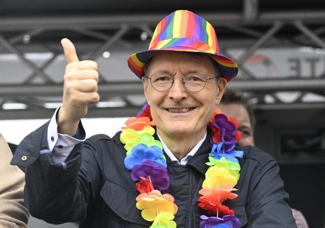 06 July 2025, North Rhine-Westphalia, Cologne: Former German health minister Karl Lauterbach takes part in the Christopher Street Day (CSD) parade. The demonstrators stand up for better rights for the LGBTQ community. Photo: Roberto Pfeil/dpa