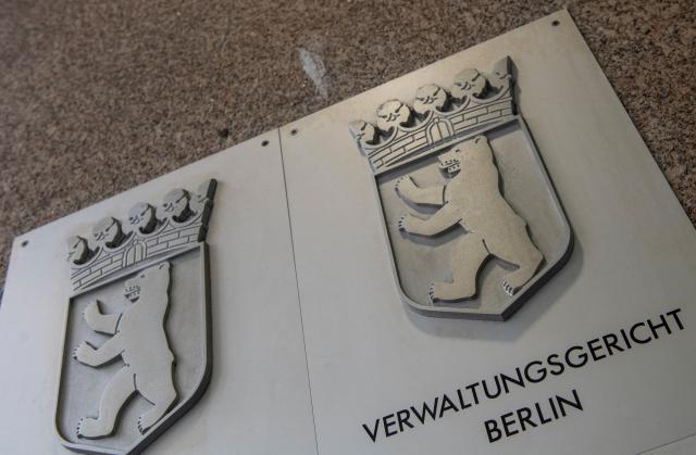 FILED - 15 August 2019, Berlin: A sign points to the Berlin Administrative Court. Photo: Paul Zinken/dpa