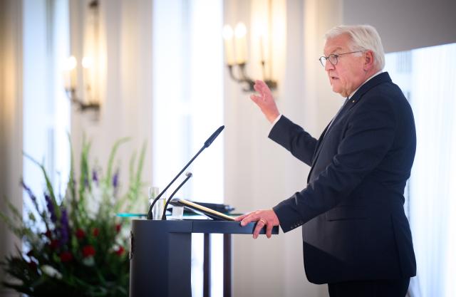 09 July 2025, Berlin: German President Frank-Walter Steinmeier speaks at a reception for the winning teams of the German-Czech video competition "Nie wieder!/Uz nikdy vice!",(Never again) which was organized by the German-Czech Future Fund for pupils, at Bellevue Palace in Berlin. Photo: Bernd von Jutrczenka/dpa