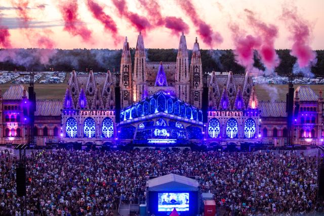 10 July 2025, Mecklenburg-Western Pomerania, Neustadt-Glewe: Music fans dance in front of the main stage of the Airbeat One Festival after sunset. Photo: Jens Büttner/dpa