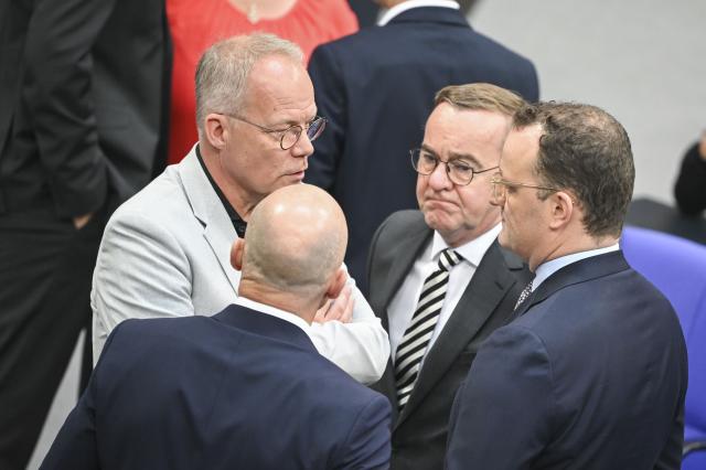 11 July 2025, Berlin: Jens Spahn (r), Chairman of the CDU/CSU parliamentary group in the Bundestag, talks with Matthias Miersch (l), Chairman of the SPD parliamentary group, and Boris Pistorius (SPD), Federal Minister of Defense, in the Bundestag at the start of the session. One item on the Bundestag's agenda is the election of judges to the Federal Constitutional Court. Photo: Katharina Kausche/dpa