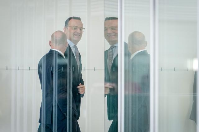 11 July 2025, Berlin: Jens Spahn, Chairman of the CDU/CSU parliamentary group in the Bundestag, arrives at the parliamentary group meeting of the CDU/CSU parties ahead of the election of judges to the Federal Constitutional Court. The Bundestag votes without debate on the election committee's nominations for the judges of the Federal Constitutional Court. The election is secret. Photo: Kay Nietfeld/dpa