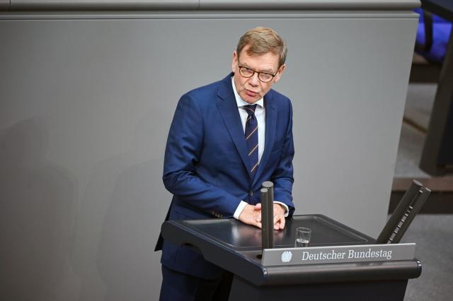 11 July 2025, Berlin: Johann Wadephul, German Foreign Minister,speaking during the debate on the 30th anniversary of the genocide in the plenary chamber of the Bundestag after requesting the floor. Photo: Katharina Kausche/dpa