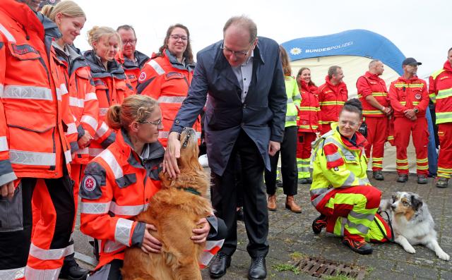 12 July 2025, Mecklenburg-Western Pomerania, Rostock: Alexander Dobrindt, German Minister of the Interior, visits the rescue dog squadron at the nationwide Civil Protection Day in the Hanseatic city's harbor. Photo: Bernd Wüstneck/dpa