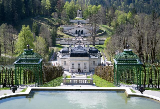 FILED - 30 April 2025, Bavaria, Ettal: A general view the park around Linderhof Palace. Unesco has declared the famous fairytale castles of Bavaria's King Ludwig II a World Heritage Site. Photo: Sven Hoppe/dpa