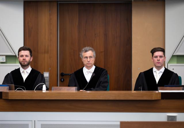 15 July 2025, Berlin: The presiding judge, Edgar Fischer (C), and his assessors, judges Rico Neugaertner and Lars Jenssen from the Berlin Administrative Court, wait in the courtroom for the hearing to begin. The plaintiff is Lahav Shapira, a student at Freie Universität (FU) Berlin and member of the Jewish community. He accuses the FU of not doing enough to combat anti-Semitic discrimination. Photo: Soeren Stache/dpa