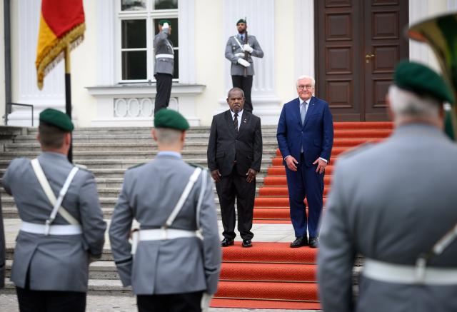 16 July 2025, Berlin: Robert Dadae (l), Governor-General of Papua New Guinea, is greeted with military honors by German President Frank-Walter Steinmeier in front of Bellevue Palace. Photo: Bernd von Jutrczenka/dpa