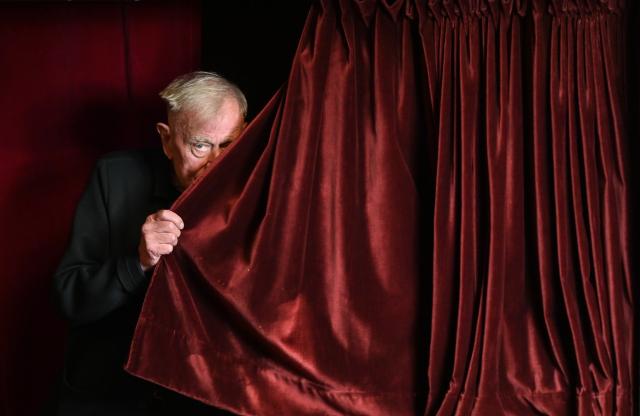FILED - 25 May 2022, Berlin: Theater director and artistic director Claus Peymann at an exclusive photo session at the Renaissance Theater. Leftist theatre director Peyman - a fixture of the postwar German stage - has died in Berlin at the age of 88, a former associate told dpa on Wednesday. Photo: Jens Kalaene/dpa