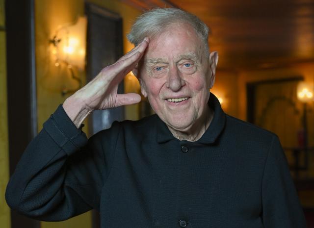 FILED - 25 May 2022, Berlin: Theater director and artistic director Claus Peymann at an exclusive photo session at the Renaissance Theater. Leftist theatre director Peyman - a fixture of the postwar German stage - has died in Berlin at the age of 88, a former associate told dpa on Wednesday. Photo: Jens Kalaene/dpa
