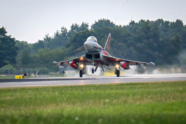 17 July 2025, Lower Saxony, Wittmund: The first Eurofighter lands at Wittmundhafen airfield. The German Armed Forces are beginning to relocate the Eurofighters of the Tactical Air Force Wing 71 "Richthofen" from Laage airbase (Rostock district) back to Wittmund in East Frisia. Photo: Sina Schuldt/dpa