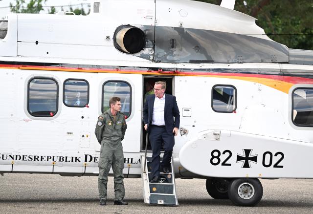 17 July 2025, Rhineland-Palatinate, Germersheim: German Minister of Defense Boris Pistorius (R) disembarks from a helicopter after landing during his visit to the Germersheim air force training battalion. Photo: Bernd Weißbrod/dpa