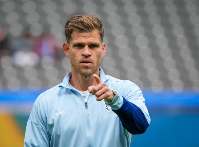 FILED - 04 May 2025, Berlin: Then Hertha's Florian Niederlechner gestures ahead of the German second Bundesliga soccer match against SpVgg Greuther Fuerth at Olympiastadion. Niederlechner has dedicated his goal on Friday for 1860 Munich to the family of Bayern Munich goalkeeper Sven Ulreich whose youg son has died. Photo: Soeren Stache/dpa
