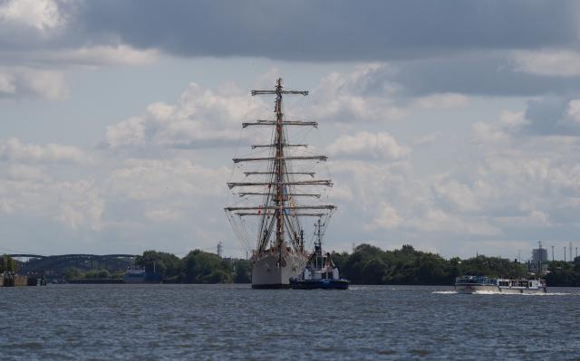 04 August 2025, Hamburg: The three-master "Libertad", sail training ship of the Argentine navy, sails on the Elbe in the port of Hamburg. Photo: Marcus Brandt/dpa