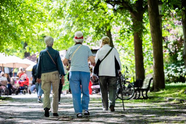 FILED - 21 May 2025, Berlin: Women go on a walk against loneliness for older people through Pankow Palace Park. Photo: Christoph Soeder/dpa
