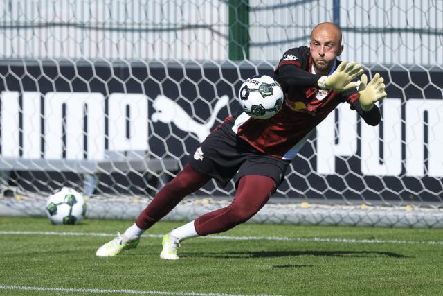 12 August 2025, Saxony, Leipzig: RB Leipzig goalkeeper Leopold Zingerle takes part in the team's training at the Red Bull Academy. Photo: Jan Woitas/dpa