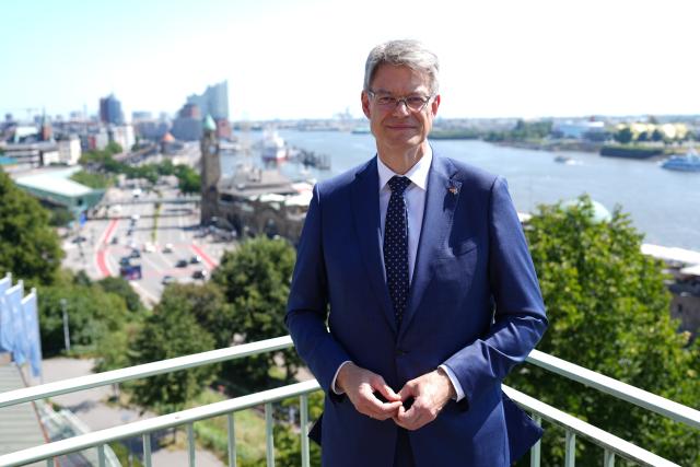 13 August 2025, Hamburg: German Minister for Transport Patrick Schnieder stands on the roof terrace of the Federal Maritime and Hydrographic Agency after signing the joint declaration of intent for a future direct cross-border long-distance rail passenger service between Germany and the United Kingdom with UK Transport Minister Heidi Alexander. Photo: Marcus Brandt/dpa