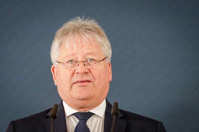 FILED - 11 September 2025, Berlin: Bruno Kahl, former President of the German Intelligence Service (BND), gives a press statement during the Office handover ceremony in Berlin. Photo: Kay Nietfeld/dpa