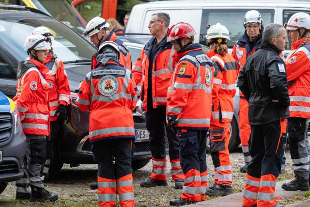 12 October 2025, Mecklenburg-Western Pomerania, Guestrow: Rescue dog teams support the work of the police during the search operation for an eight-year-old boy, who left his mother's house on Friday with permission. Photo: Stefan Sauer/dpa