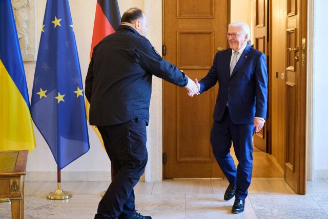 13 October 2025, Berlin: German President Frank-Walter Steinmeier (R) welcomes Ruslan Stefanchuk, President of the Ukrainian Parliament, to Bellevue Palace for talks. Photo: Annette Riedl/dpa